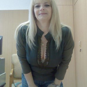 En manque et seule un dimanche, qui joue ? Chloé - rencontre-Milf-Versailles